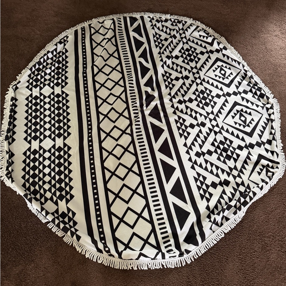 Geometric Round Beach Towel - Black & White Fringe